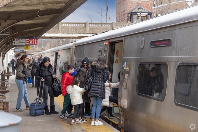 The Great Neck LIRR station offers easy access to NYC from University Gardens-Russell Gardens.