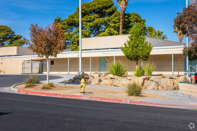 Halle Hewetson Elementary School Photo 5