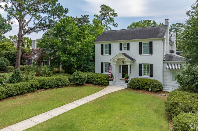 Homes in Forest Hills South are separated by large hedgerows.