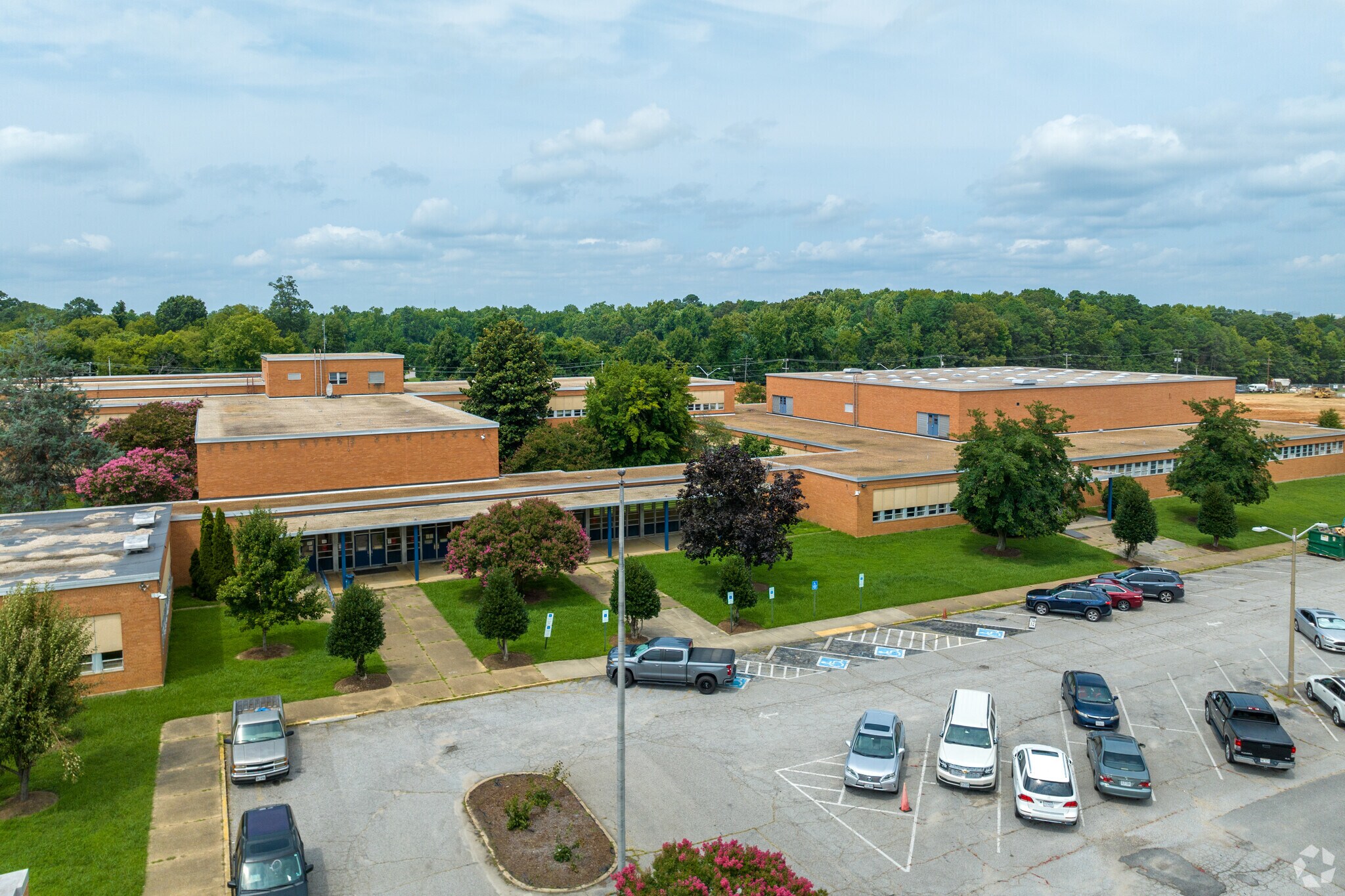 George Wythe High is a public school located in Cofer.
