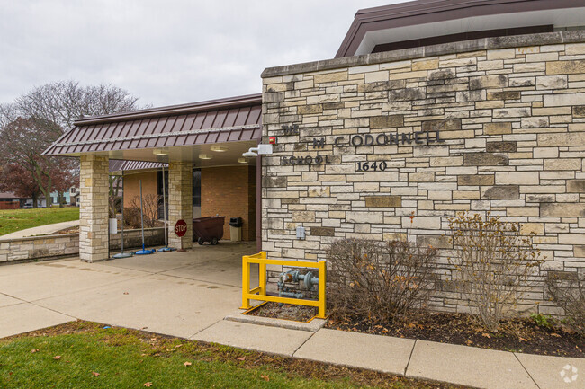 Mabel O'Donnell Elementary School has a student-teacher ratio of 12 to 1.