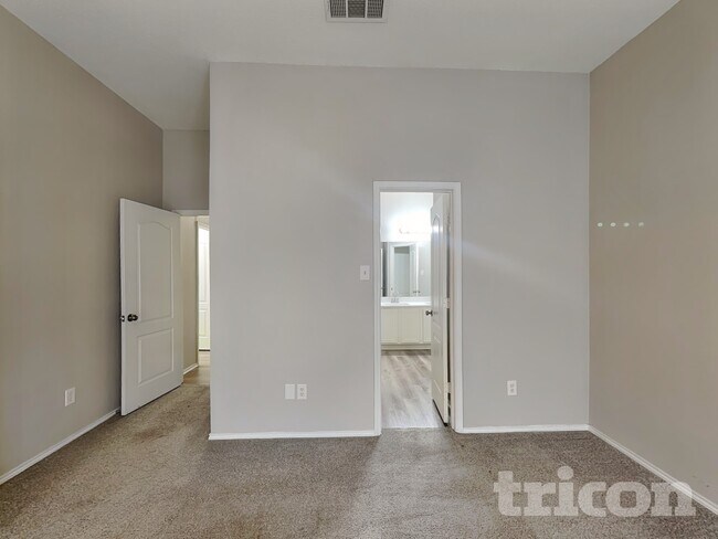 304 Dakota Dr, Arlington, TX 76002 - photo 6