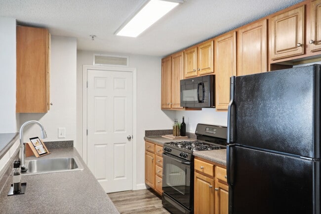 Summit Place, Methuen, MA 01844 - photo 2