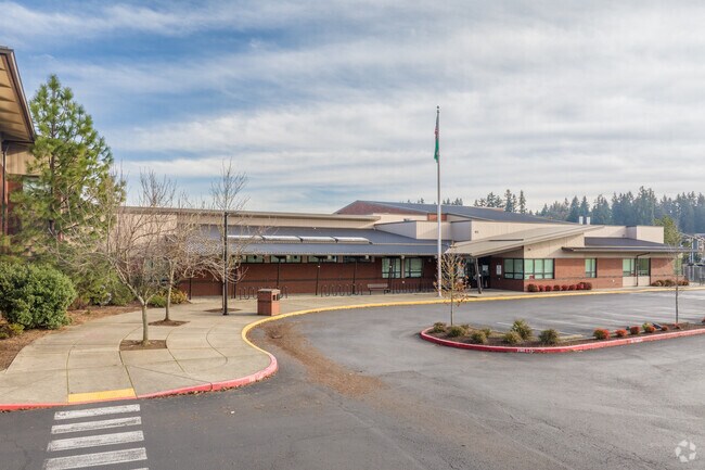 Endeavour Elementary School has a convenient drop-off lane in Landover-Sharmel, Vancouver, WA.