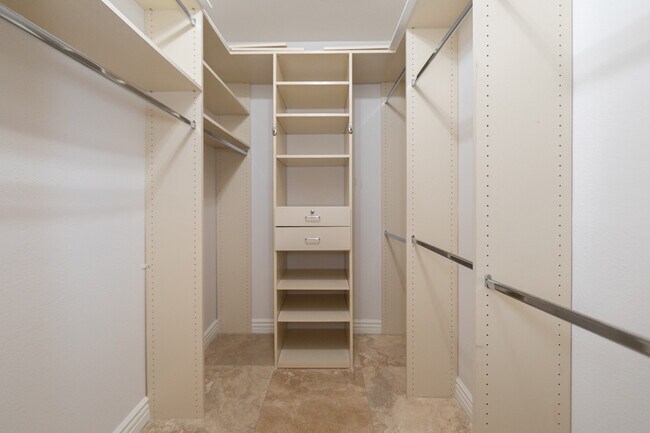 171 N Church Ln unit PH10, Los Angeles, CA 90049 - photo 3