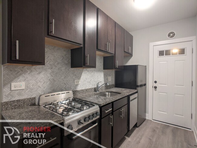711 W Brompton Ave unit 709-37, Chicago, IL 60657 - photo 5