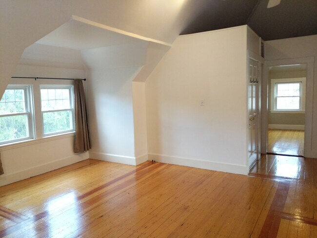 *Pictures are representative samples of the advertised unit. In some cases, the actual units you tou