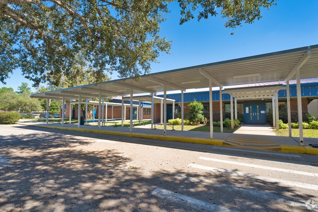 The Spring Creek Charter School
serves students in the Northeast Lake County community.