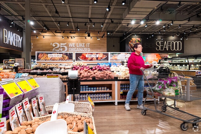 Market 32 is a large neighborhood-style market in South Troy offering fresh produce.