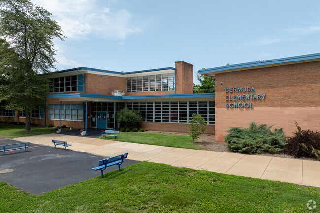 Bermuda Elementary School is rated C- in Niche.