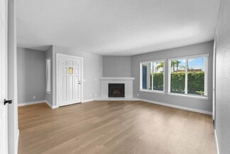 7886 Beachpoint Cir, Huntington Beach, CA 92648