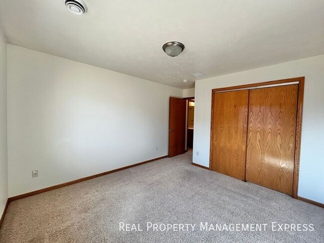 402 9th Ave, Brandon, SD 57005 - photo 5