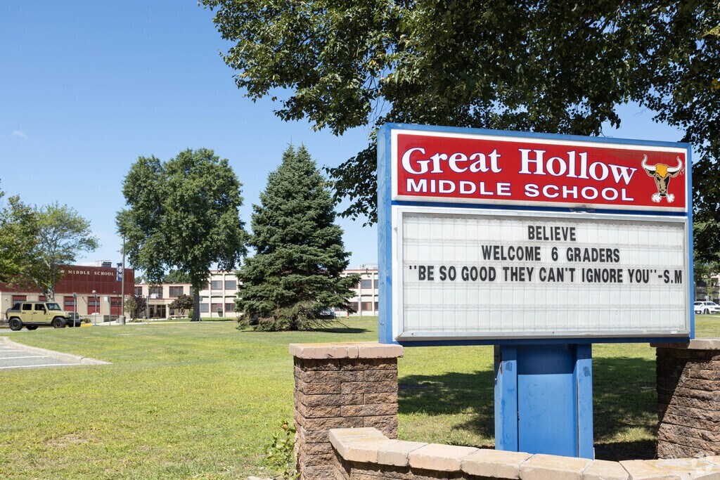 The Great Hollow Middle School in Nesconset, NY serves about 885 students.