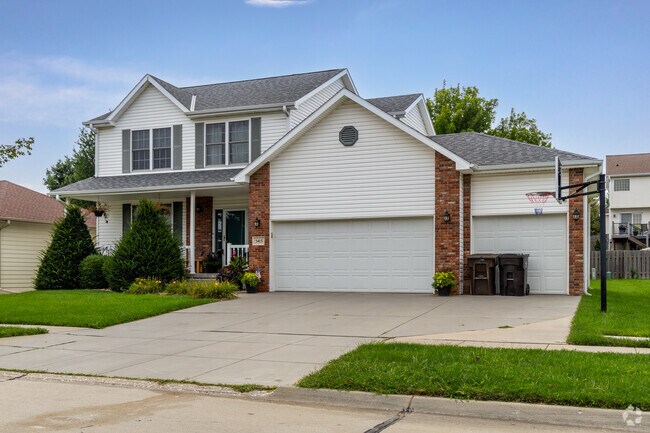 Larger new traditional homes can be found in the Highlands.