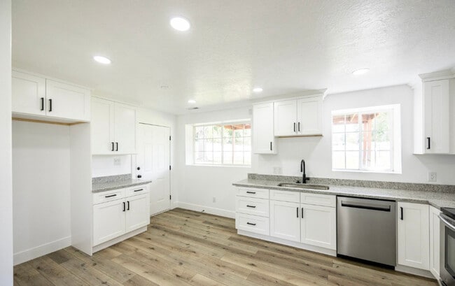 465 S 100 E St, American Fork, UT 84003 - photo 3