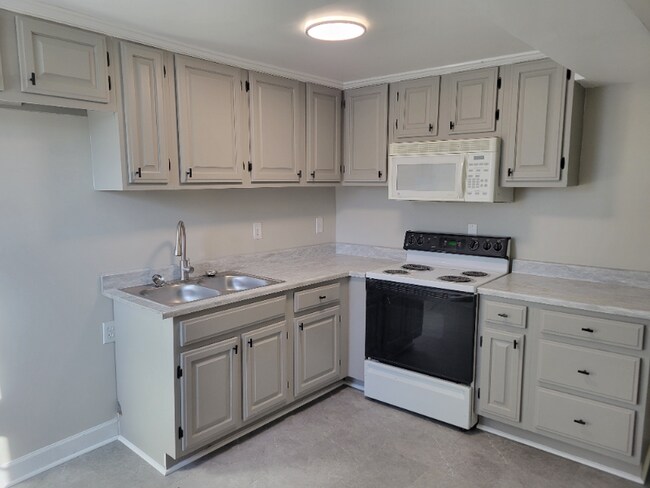 710 Fairview Ave unit D, Murfreesboro, TN 37130 - photo 2