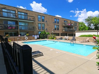 360 Lexington Pkwy S, Saint Paul, MN 55105
