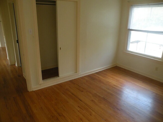 241 W Norwood Ct unit 2, San Antonio, TX 78212 - photo 4