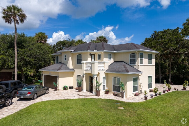 Two-story single-family homes are common in the Ponte Vedra Beach neighborhood.