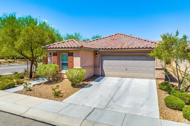 Ranch style homes with Spanish and mediterranean influence are commonplace in Mountain's Edge.