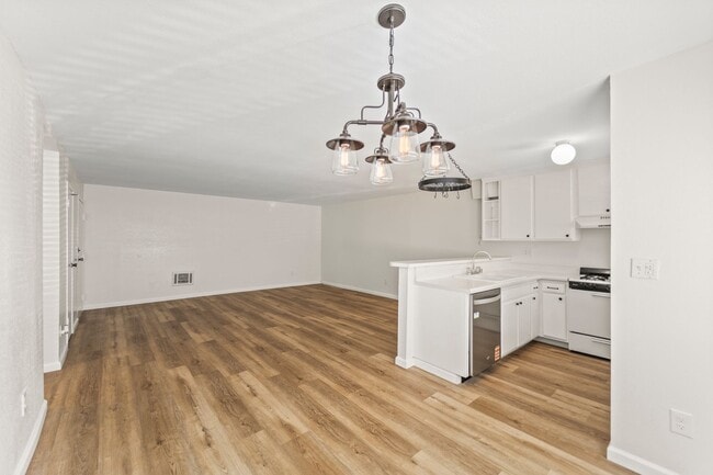 Tarzana Plaza unit 122, Tarzana, CA 91356 - photo 5