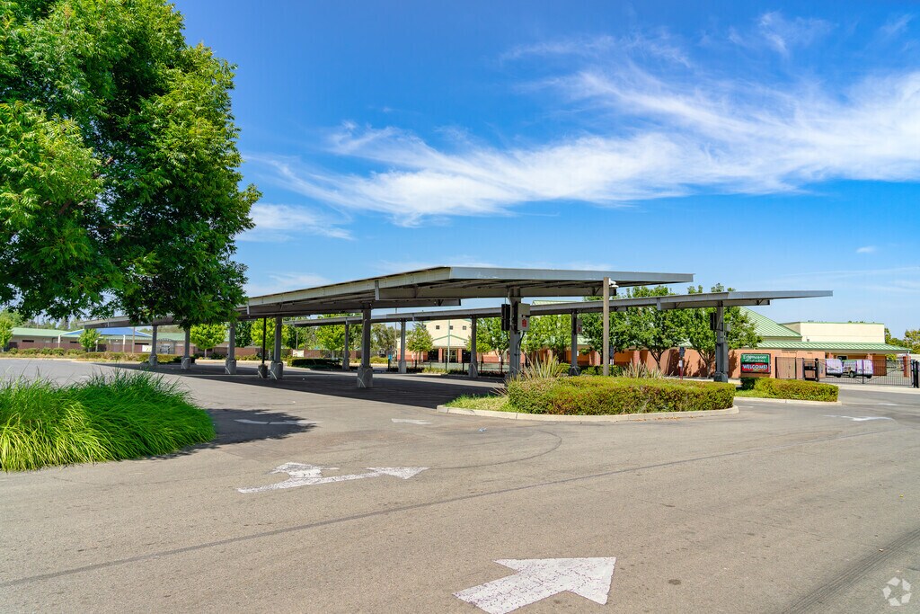 Soloar powered shade lines the parking lot of Edgewater Elementary School.