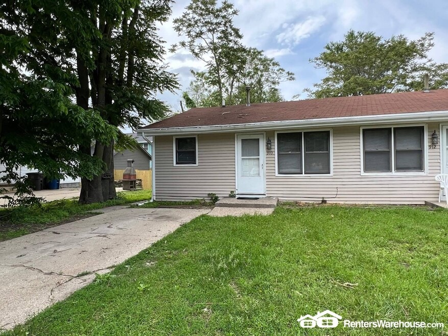 912 E Railroad Ave, Des Moines, IA 50309 - photo 1