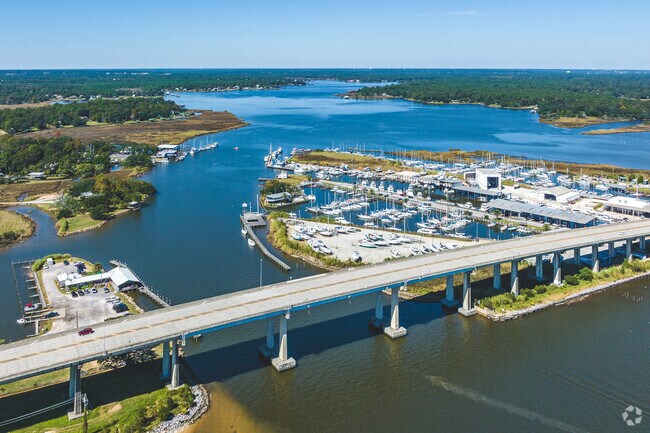 Bayview is minutes from many marina's on Dog River.