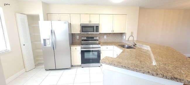 2215 Cypress Island Dr unit Cypress Bend, Pompano Beach, FL 33069 - photo 6