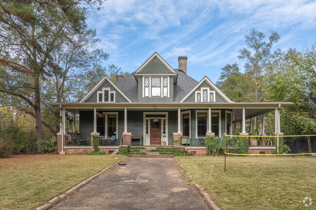 One-of-a-kind historic and renovated homes are found throughout the Boulevard neighborhood.
