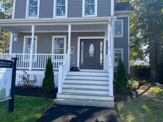 12 Lafayette St Unit 1, Wakefield, MA 01880
