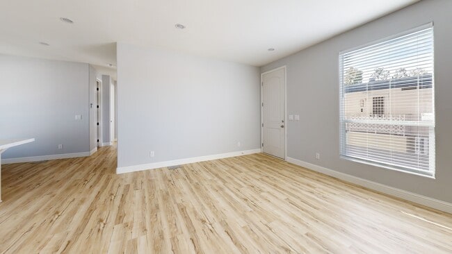 155 Las Flores Dr unit 39, San Marcos, CA 92069 - photo 2