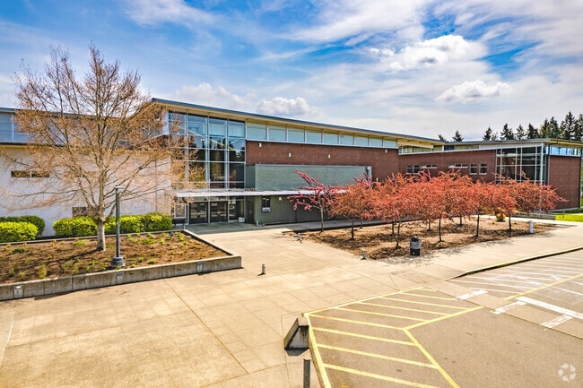 Redmond High develops young minds.