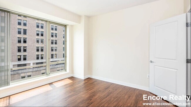 4 Emerson Place unit 708, Boston, MA 02114 - photo 5