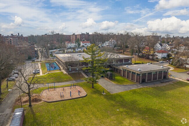 Study at the Traphagen School at 72 Lexington Ave, Mt Vernon, NY 10552.