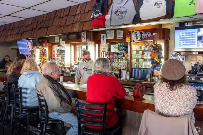 Locals in Glenwood Heights meet at Jester's Pizza to catch up over a cold one.