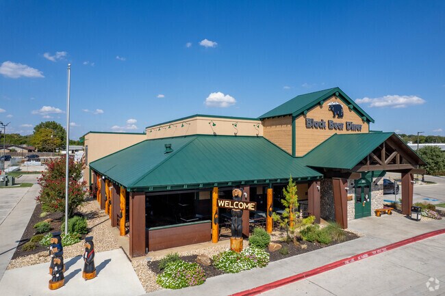 Black Bear Diner offers breakfast, lunch and dinner.