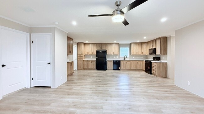 29647 Erie Ct, New Baltimore, MI 48051 - photo 3