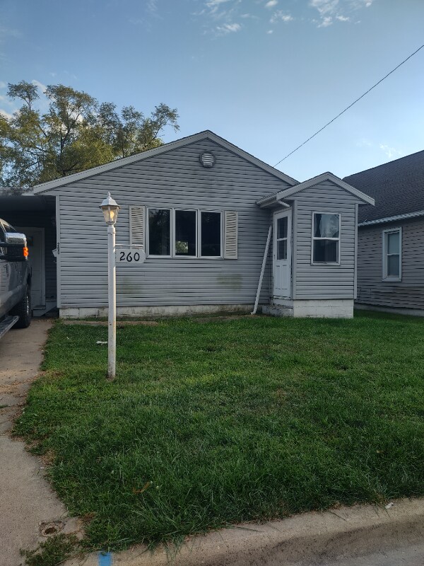 260 Cooper St, Pekin, IL 61554