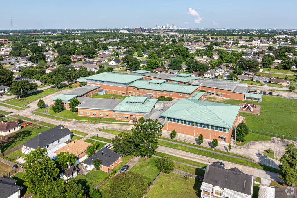 Chalmette Elementary School has 485 students in grades PK-5.