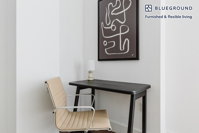 42-10 27th St unit FL18-ID1659, Long Island City, NY 11101 - photo 4