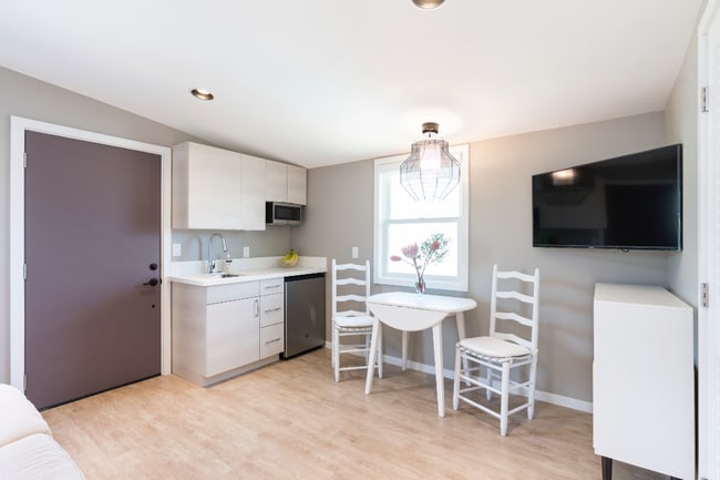 930 Pueo St unit Furnished Studio Ret, Honolulu, HI 96816 - photo 3