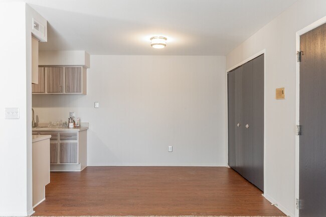 Farmington View Apartments - Farmington Hills, MI, Farmington Hills, MI 48335 - photo 5