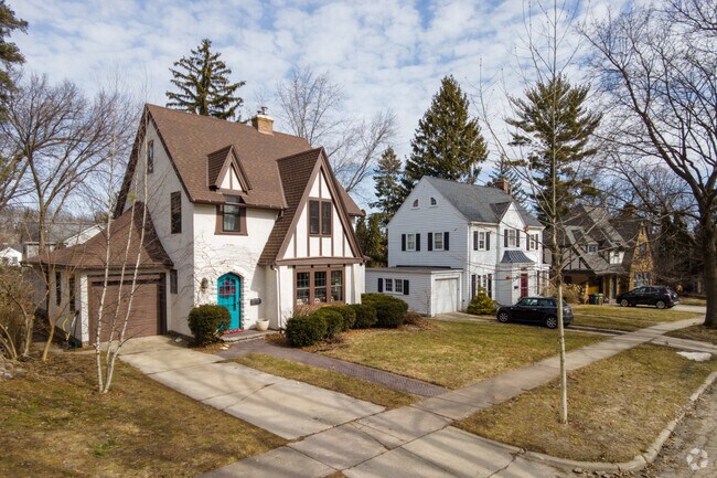 There are various home styles to choose from in Nakoma.