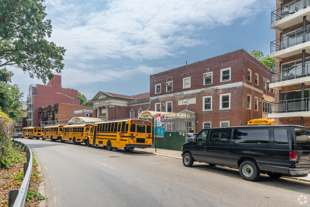 Yeshiva Sha'arei Zion is private Jewish school located in Forest Hills, NY.