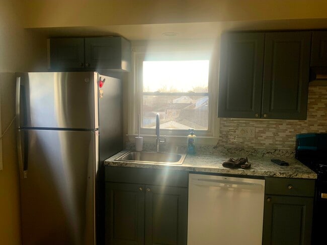 726 Golden Ave unit 2, Secaucus, NJ 07094 - photo 5