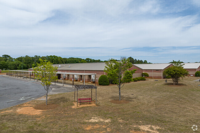 Euharlee Elementary School has a 14 to 1 student-teacher raito.