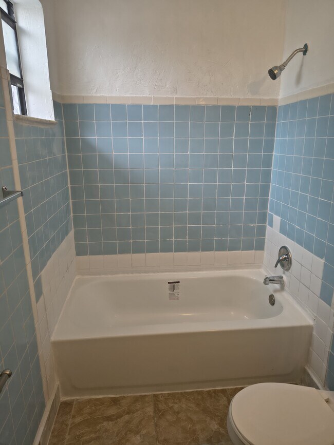 1370 NE 153rd St, North Miami Beach, FL 33162 - photo 2