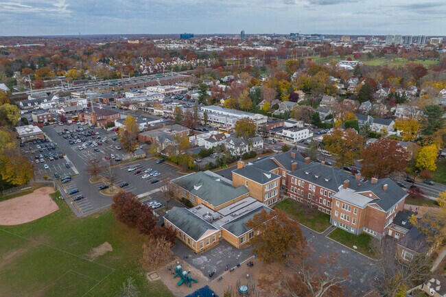 Experience excellent academics and culture at the Old Greenwich School.