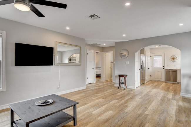 1017 E Oakey Blvd, Las Vegas, NV 89104 - photo 3